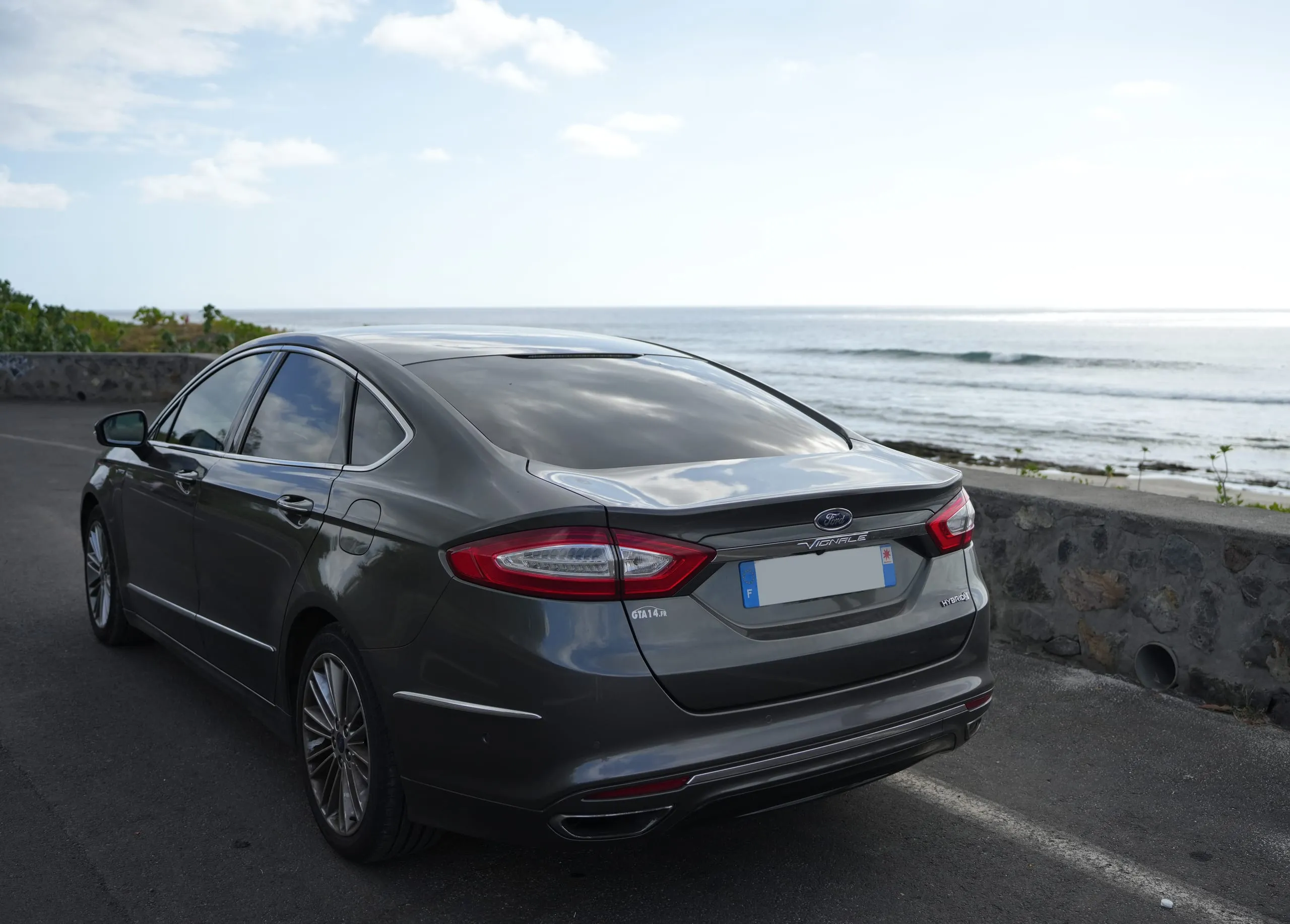 Ford Mondeo Privatchauffeur La Réunion am Meer